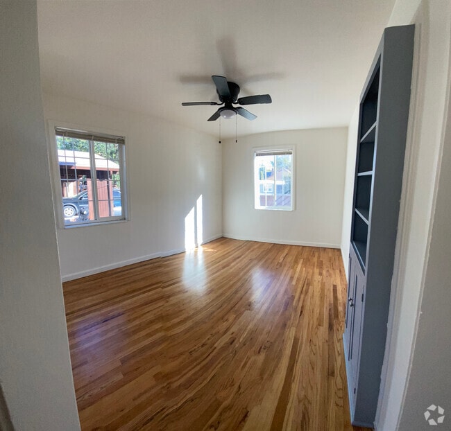 Building Photo - 859 S Le Grand St