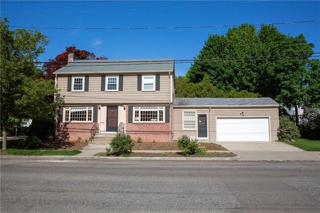 Building Photo - 470 Elmgrove Ave