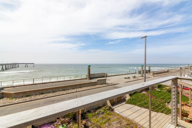 Building Photo - 2061 Beach Blvd