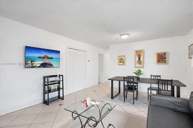 Foto del edificio - 5726 SW 20th St