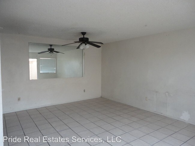 Building Photo - 2690 N 43rd Ave
