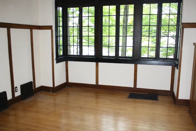 Building Photo - 508 E 8th St