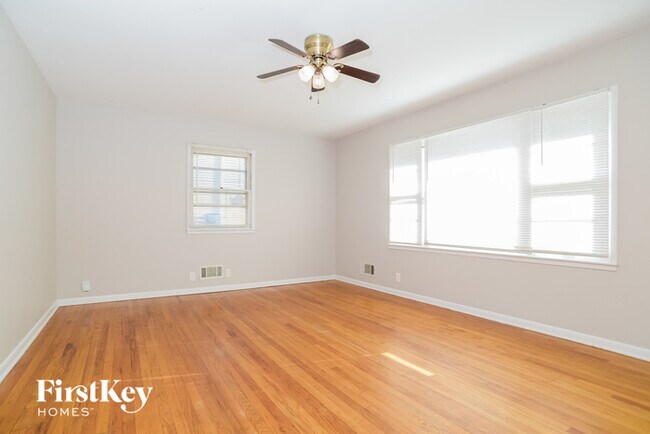 Building Photo - 718 N Cherokee St