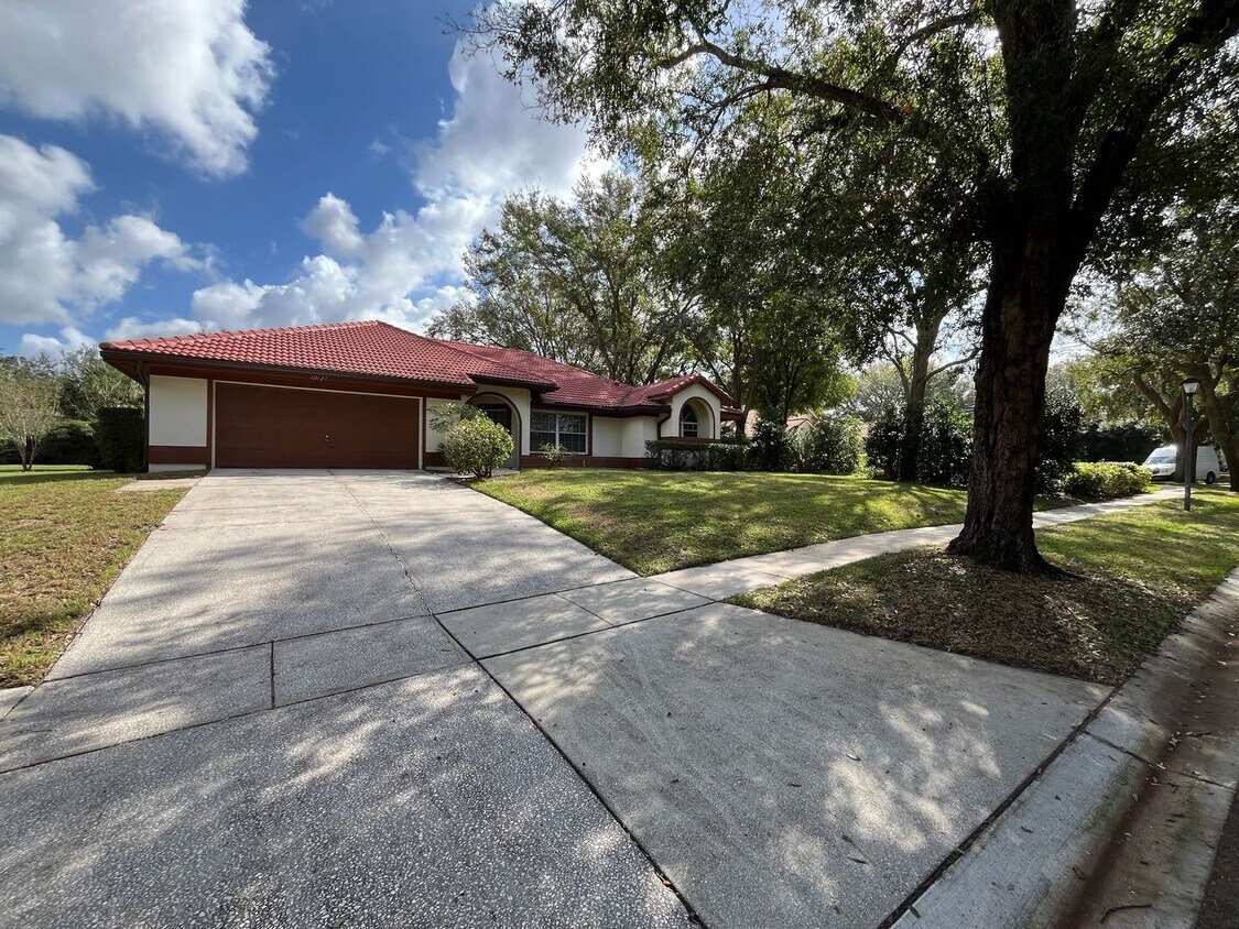 Primary Photo - Spacious Pool home, 4 bedrooms, 3 full bat...