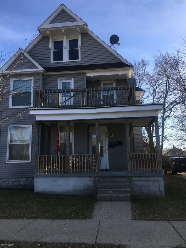 Primary Photo - 2 br, 1 bath House - 224 Powell St SE Apt 2