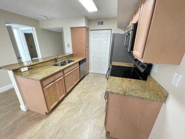 Foto del edificio - ANNUAL RENTAL - OASIS- 2 BED/2BATH