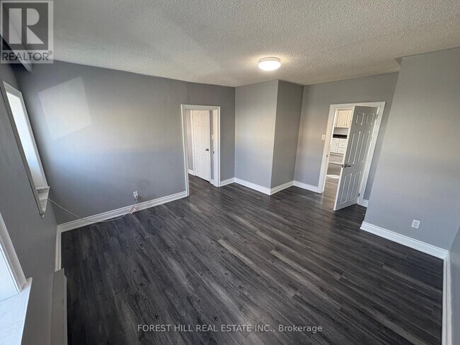 Building Photo - 739 The Queensway