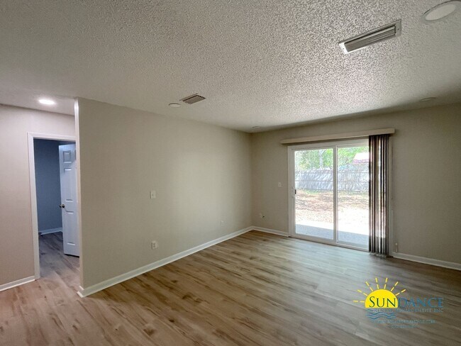 Building Photo - Adorable 3 Bedroom Home in Niceville