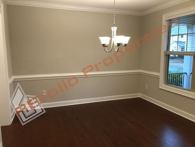 Building Photo - Elegant 5 Bedroom 4 Bath House w/Guest Sui...
