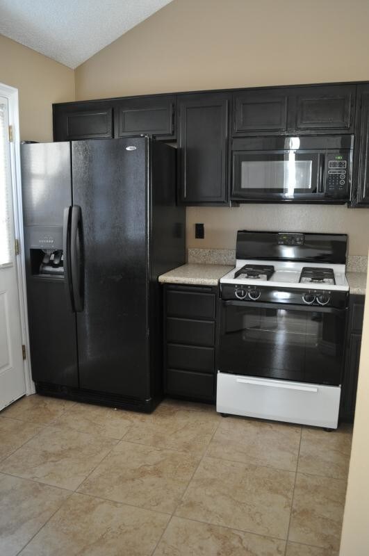 Building Photo - 6608 Lombard Dr