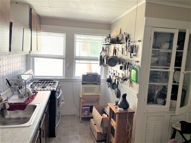 Kitchen - 8 Hudson St