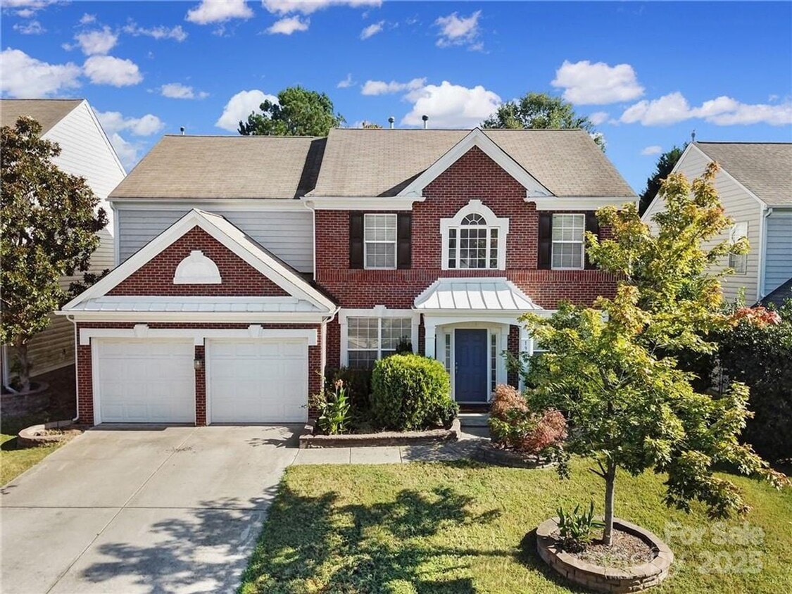 Primary Photo - 4 Bedroom + Office in Arbor Hills with Fen...