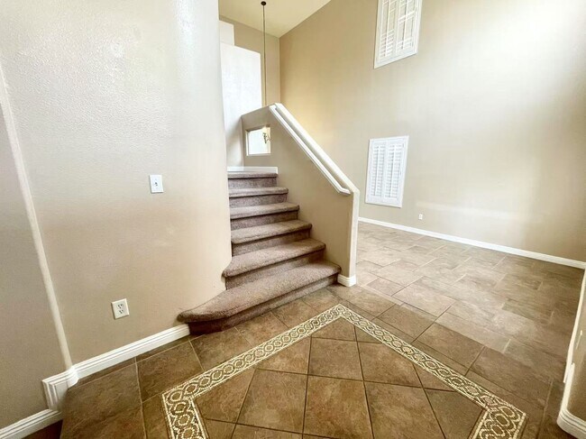 Building Photo - Beautiful Home Green Valley Ranch