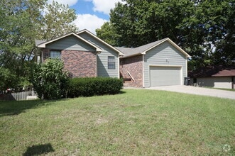 Building Photo - 3701 Santiago Dr