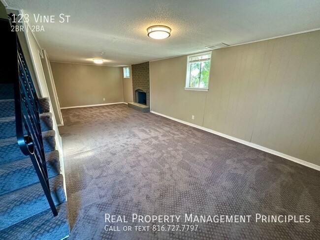 Building Photo - Recently Renovated 2 Bedroom, 2 Bathroom P...