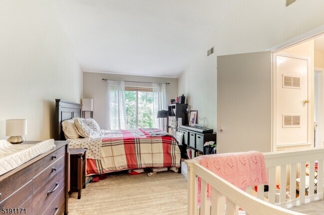 Foto del edificio - 80 Mayfield Rd