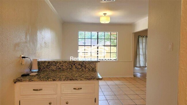 Foto del edificio - 2702 Foliage Green Dr