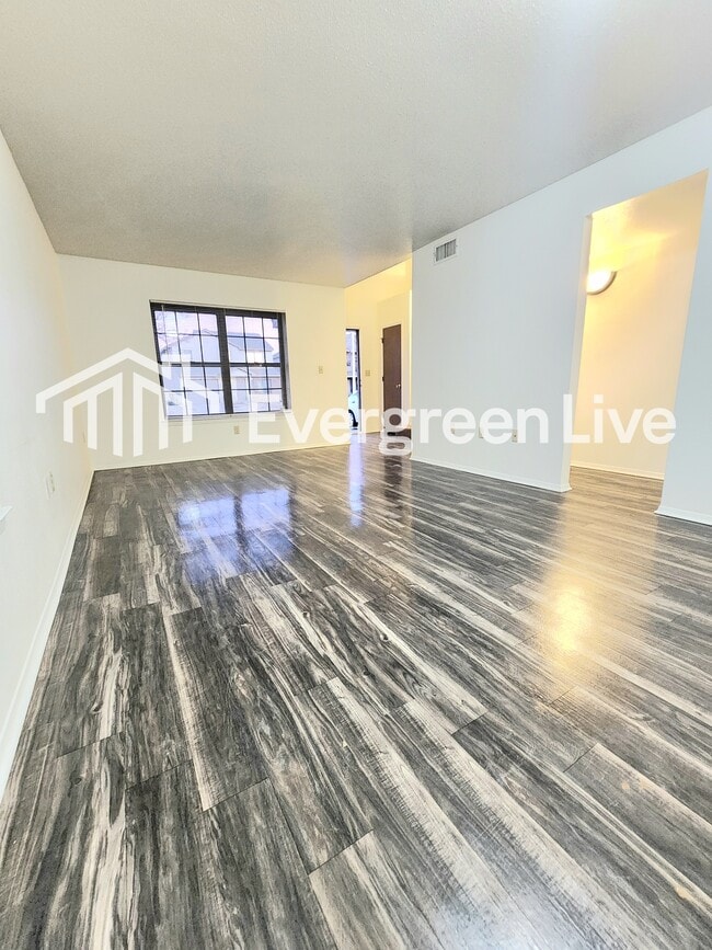 Building Photo - 136 Raven Dr