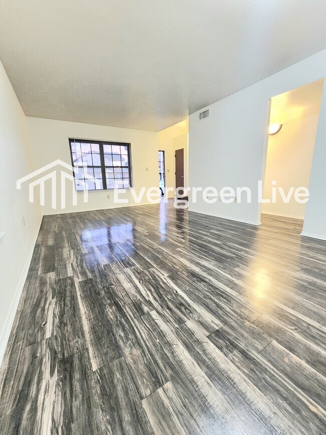 Foto del edificio - 136 Raven Dr