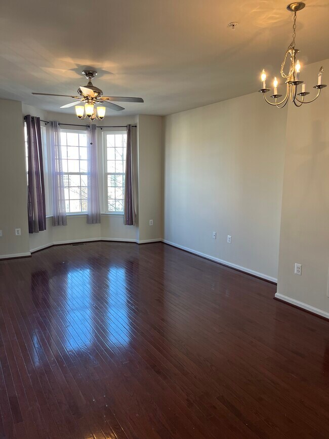 Living Room 2nd Floor - 1632 Fernwood Dr