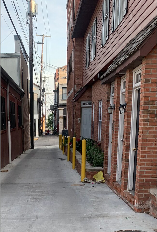 Foto del edificio - 111 E 6th St