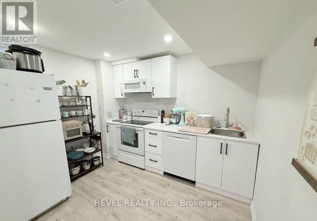 Building Photo - 1246 Harlstone Crescent