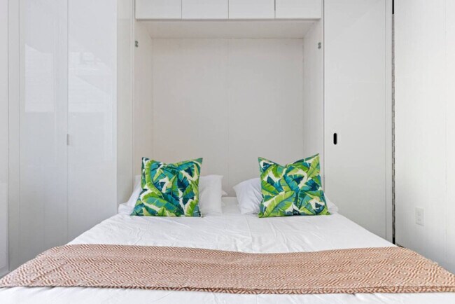 Building Photo - 12607 Larchmere Blvd