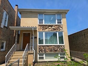 Building Photo - 7010 W Diversey Ave