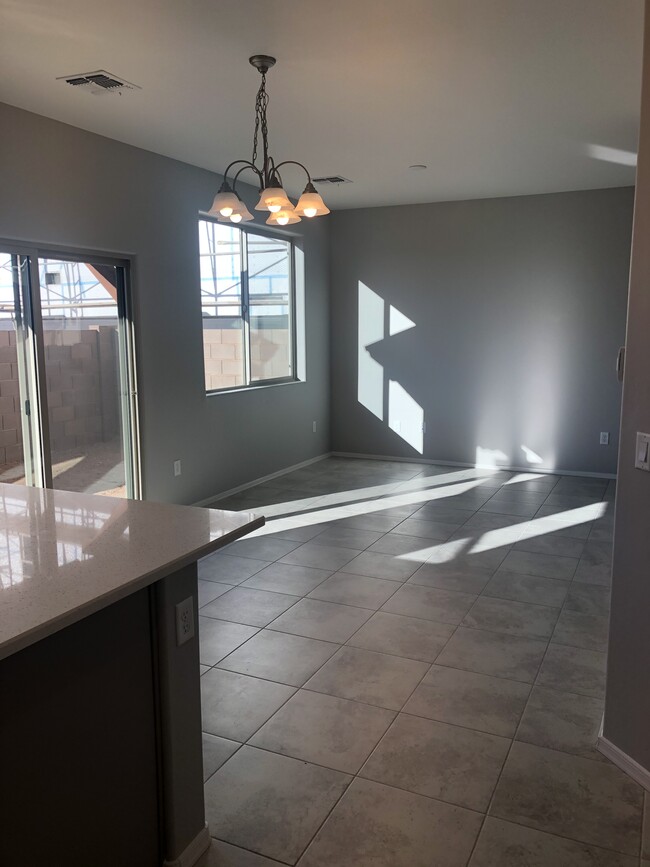 Foto del edificio - 4272 E Columbus Park Pl