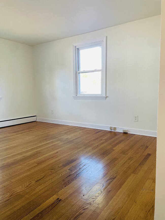 Building Photo - 29 Lannen St