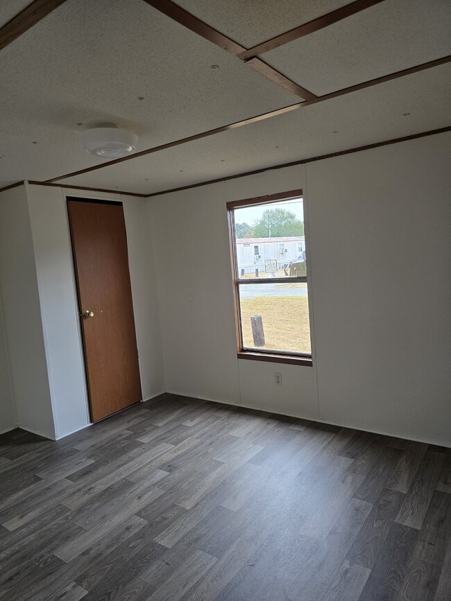 Foto del edificio - 8582 Rye Patch Rd