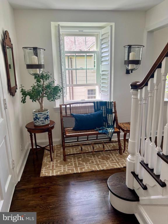 Foto del edificio - 1002 Crest Rd