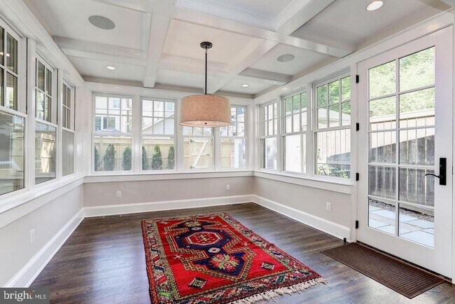 Foto del edificio - 3512 Rodman St NW