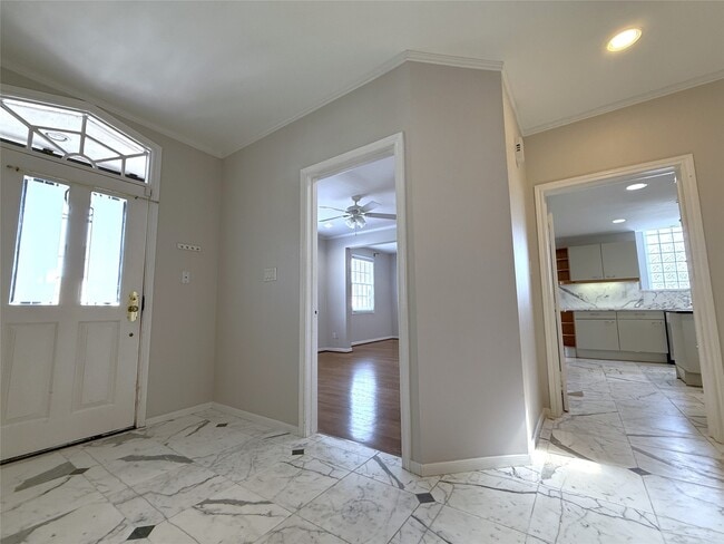 Building Photo - 2813 Saint St