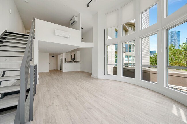 Building Photo - 33 Haight St