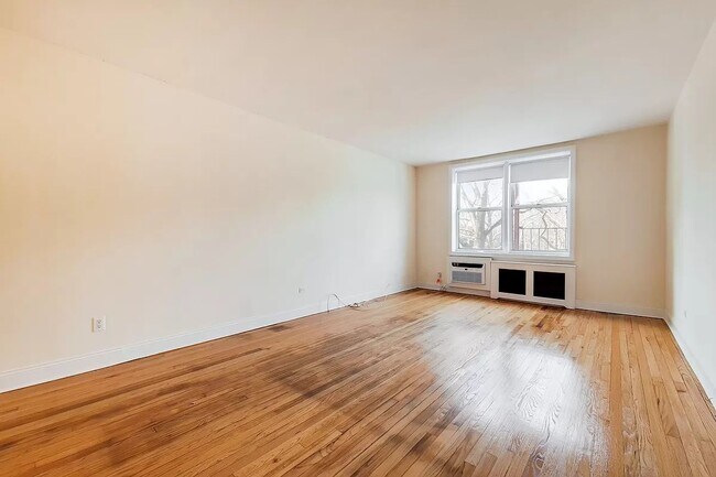 Foto del edificio - 1445 Shore Parkway