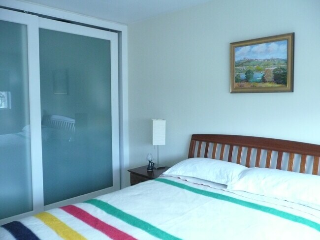 Amplio espacio de armario, - 425 Idaho Ave