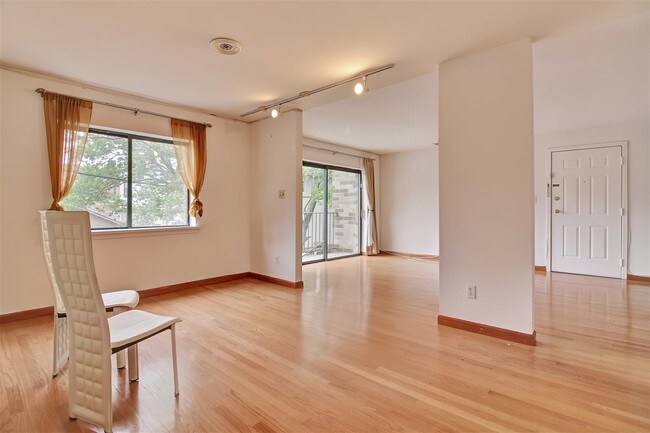 Foto del edificio - 6023 Boulevard E