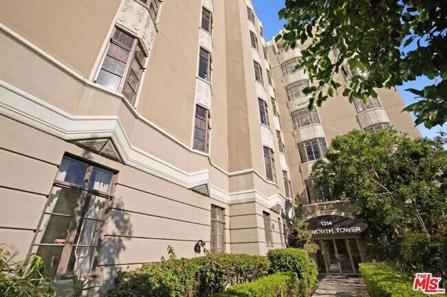 Foto del edificio - 1314 Hayworth Ave