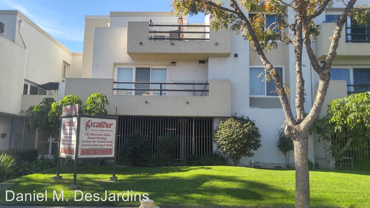 Foto principal - 6645 Woodman Ave