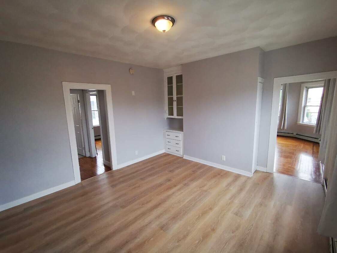 Dining room - 270 Division St