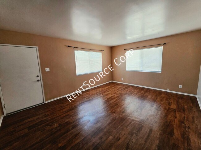 Foto del edificio - 38616 Larkin Ave
