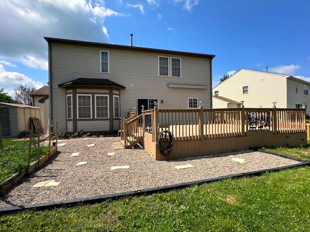 Building Photo - 347 Pondview Dr
