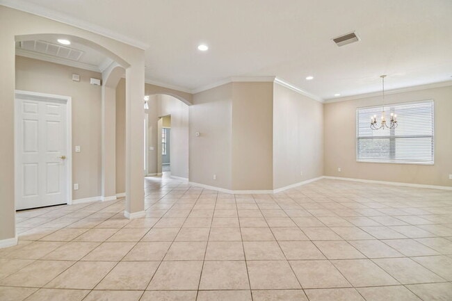 Photo - 127 Silver Falls Dr House