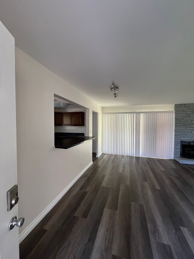 Building Photo - 17156 Simonds St