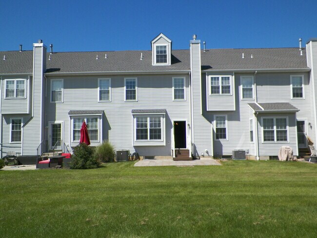 Building Photo - 652 Eagle Ct