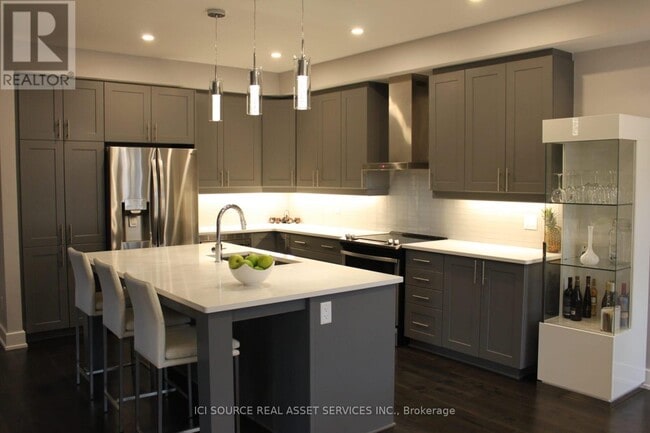 Building Photo - 333 Lysander Pl