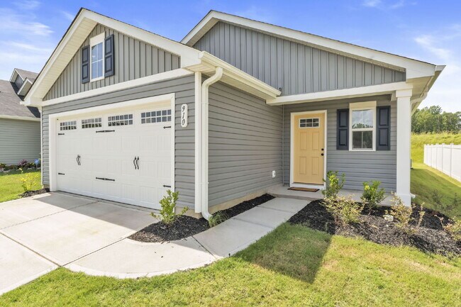 Building Photo - "Spacious 3-Bedroom Single Family Home wit...