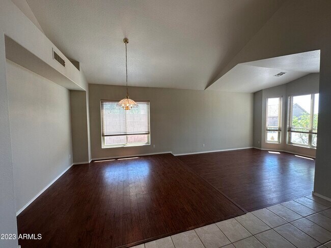 Foto del edificio - 21250 N 17th Pl