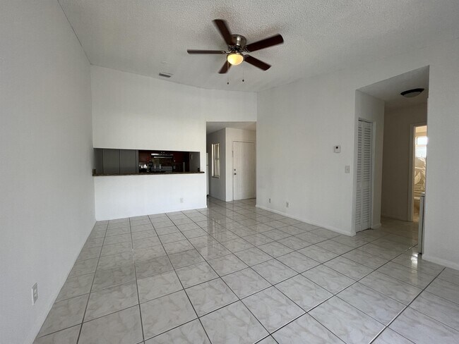 Foto del edificio - 11584 NW 44th St